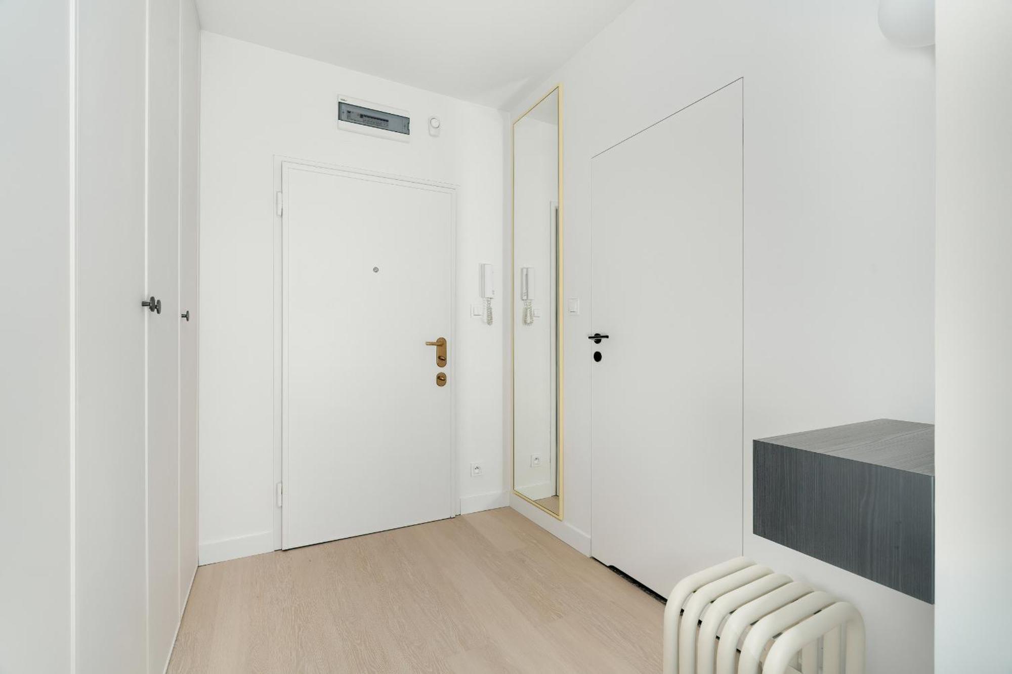 Elegant And Cosy 4th Floor Studio Close To The Park In By Renters Apartment