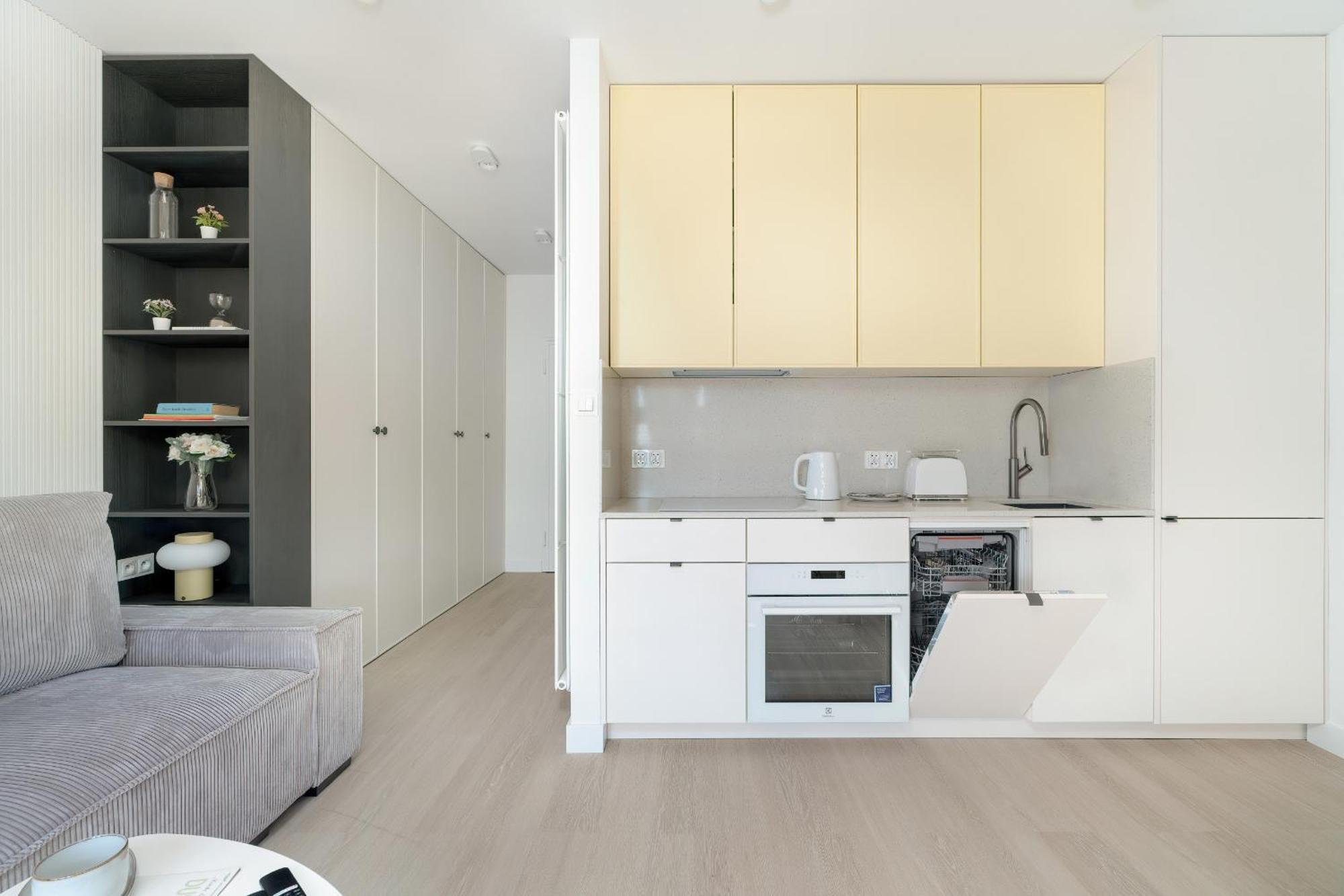Apartment Elegant And Cosy 4th Floor Studio Close To The Park In By Renters *