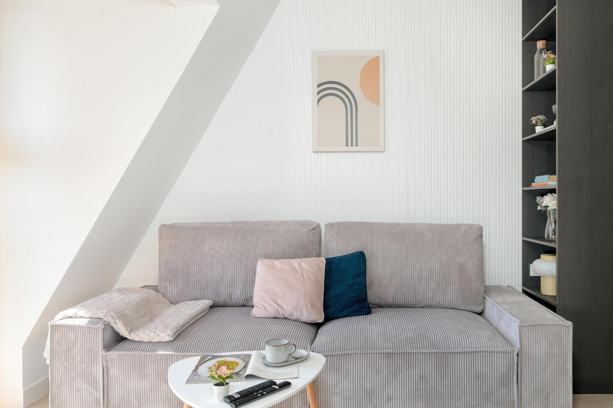 Elegant And Cosy 4th Floor Studio Close To The Park In By Renters Apartment *
