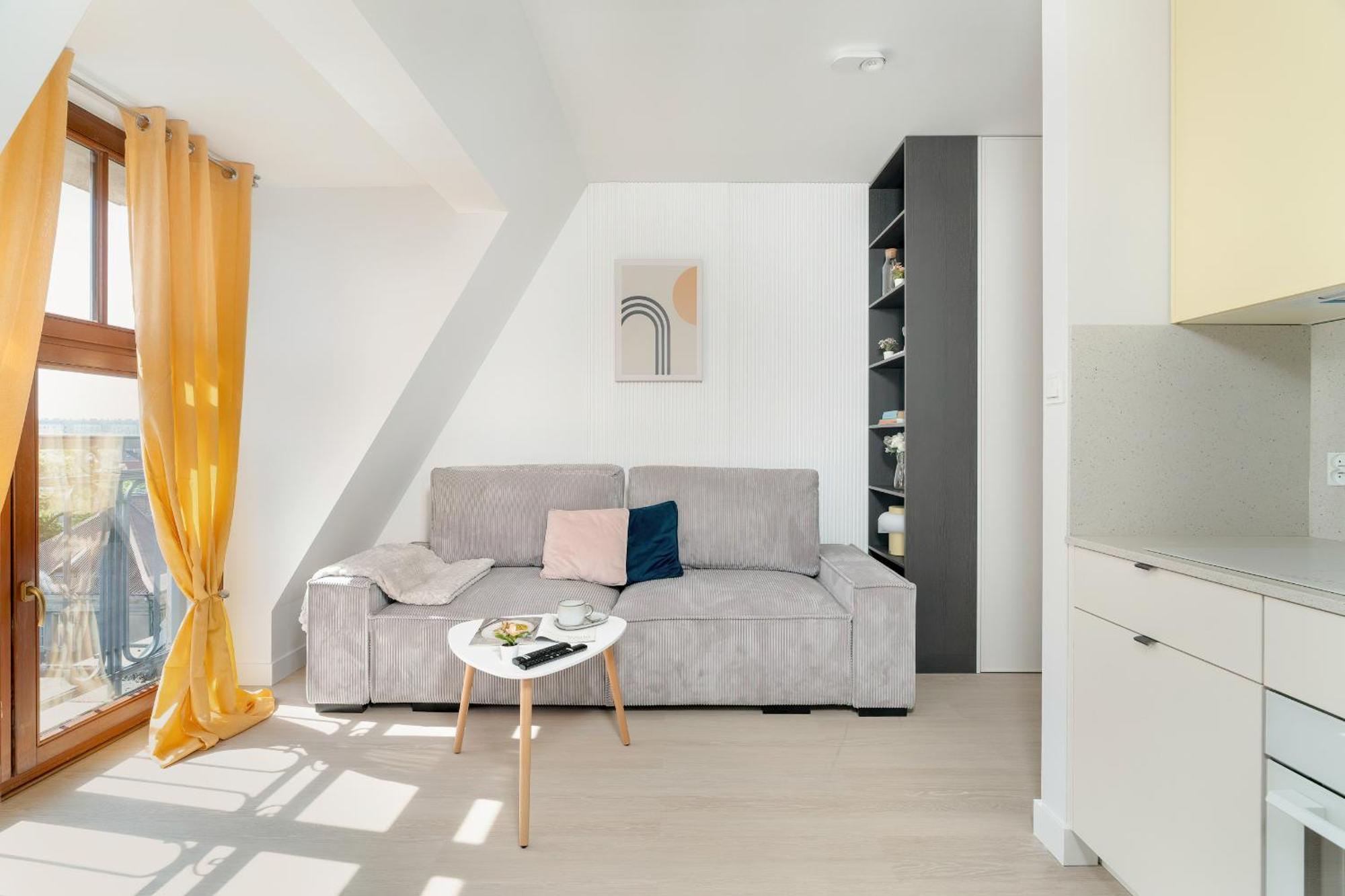 Apartment Elegant And Cosy 4th Floor Studio Close To The Park In By Renters *