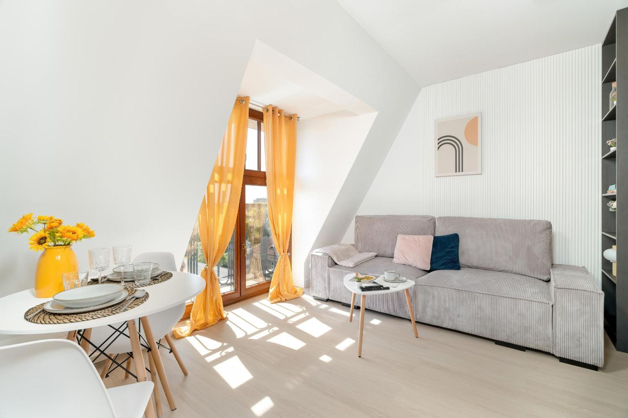 Apartment Elegant And Cosy 4th Floor Studio Close To The Park In By Renters *
