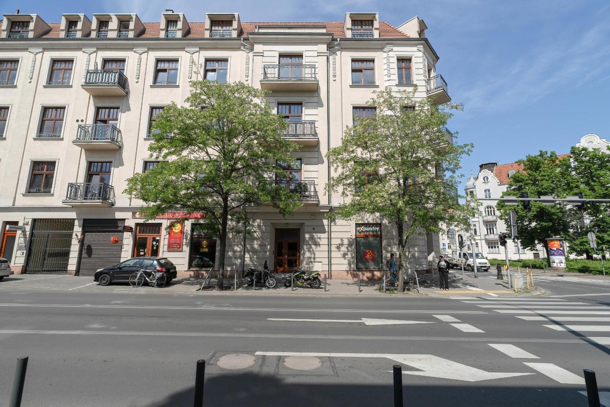 Elegant And Cosy 4th Floor Studio Close To The Park In By Renters *